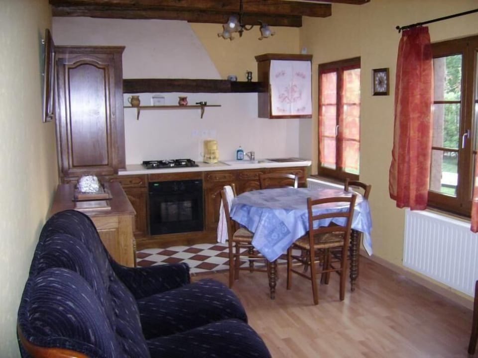 livingroom with kitchenette