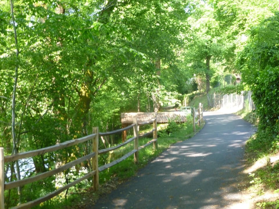 Area that directly surrounds la voie verte