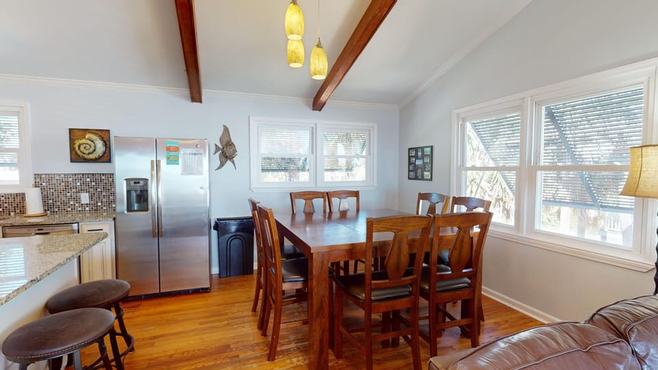 915-W-Ashley-Dining Area