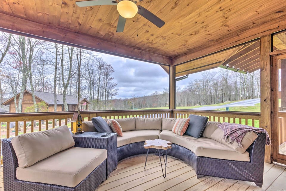 Screened-In Porch | Forest Views