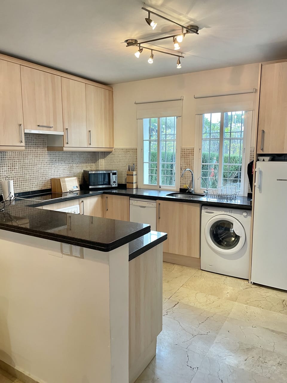 Fully fitted kitchen with oven, hob, microwave, kettle, toaster, fridge/freezer