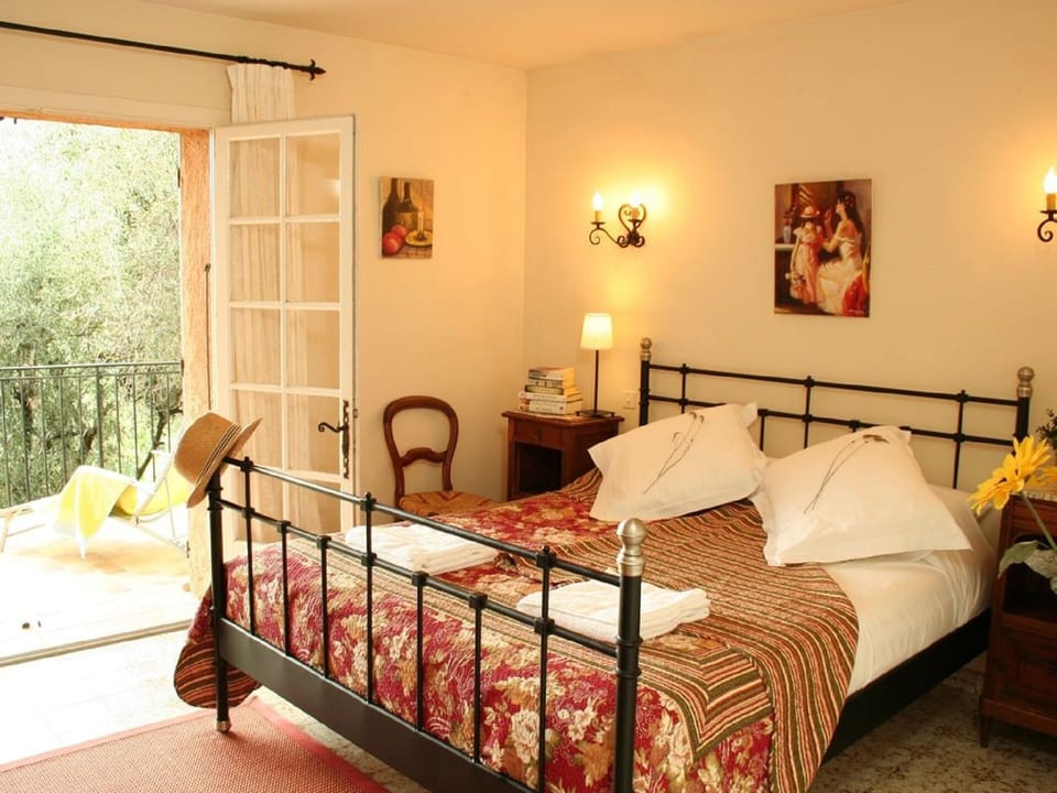 Double bedroom leading out to the large balcony/terrace