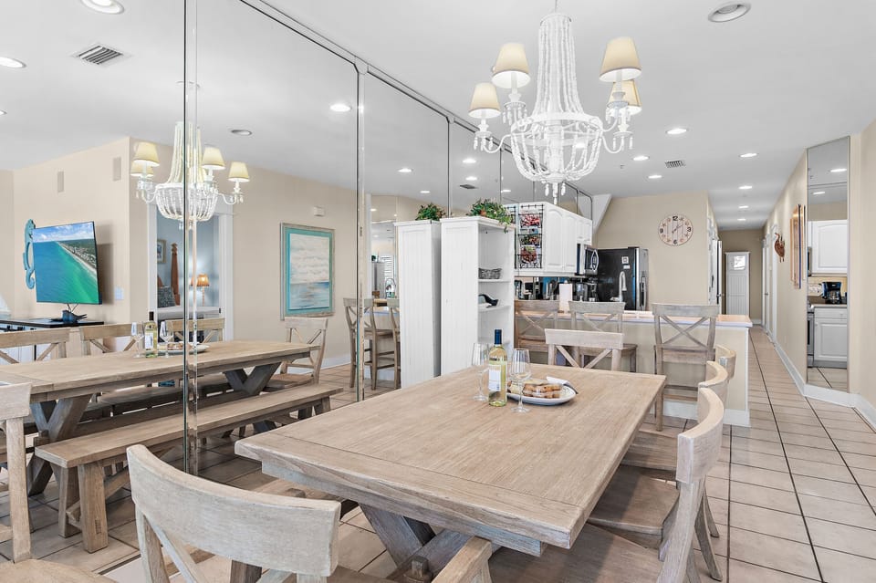 Dining Area Facing Kitchen 
