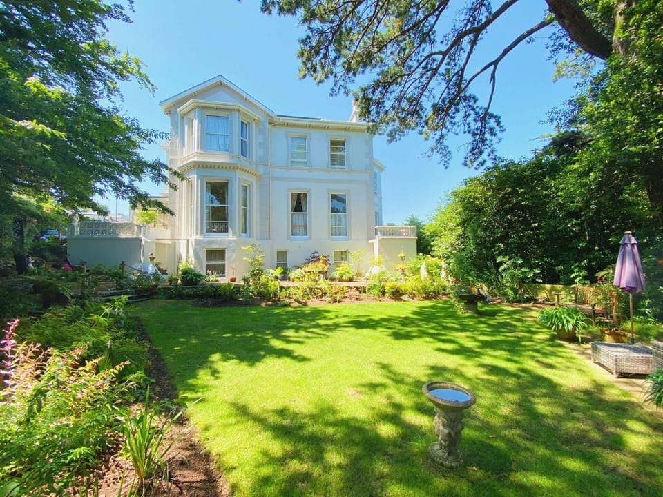 Apartment overlooks the garden at the side of the property.
