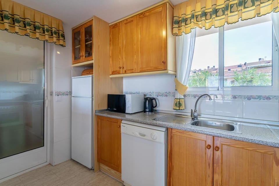 Kitchen area. kitchen