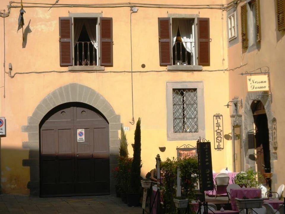 OUTSIDE FRONT VIEW OF RESTAURANT BELOW
