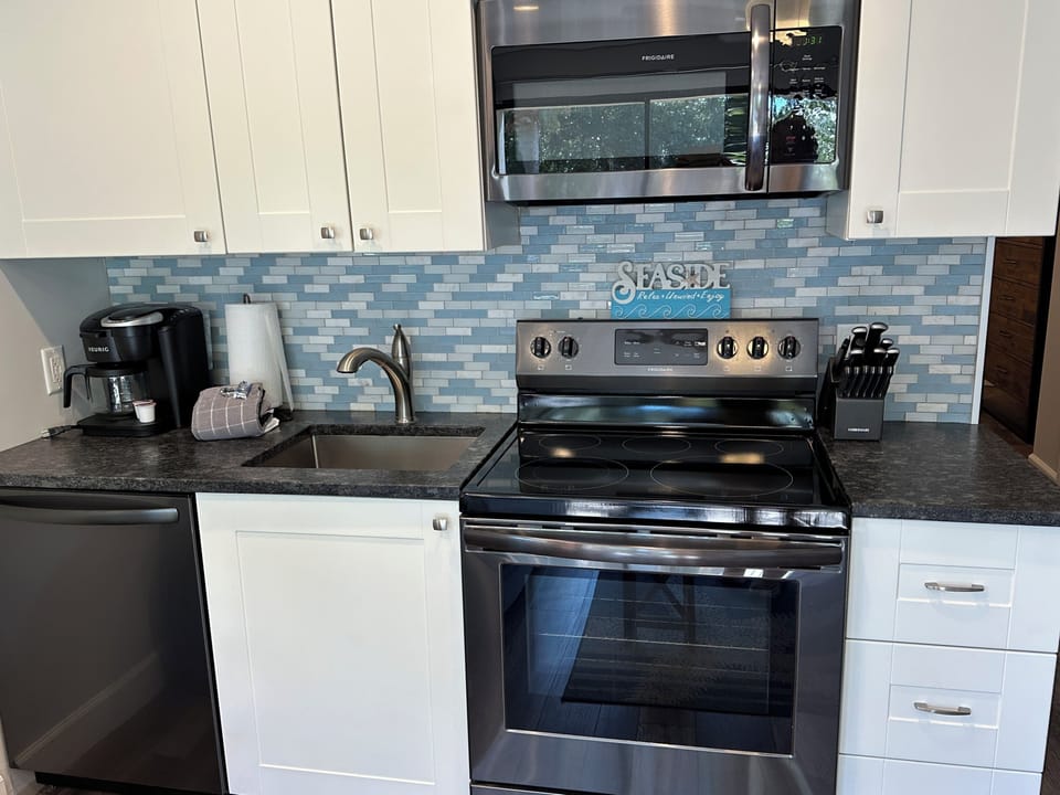 Kitchen - Beautiful stainless steel appliances