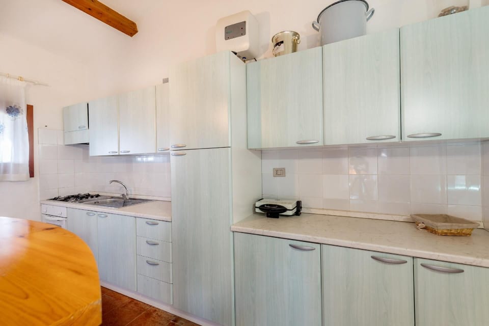 Kitchen area. Kitchen