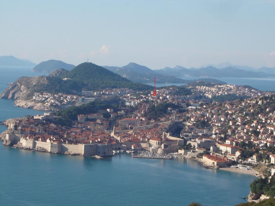 Position of apartment regarding to Old city