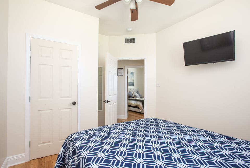 Bedroom 3 With Queen Size Bed