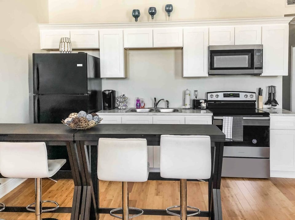 Kitchen & Dining Area