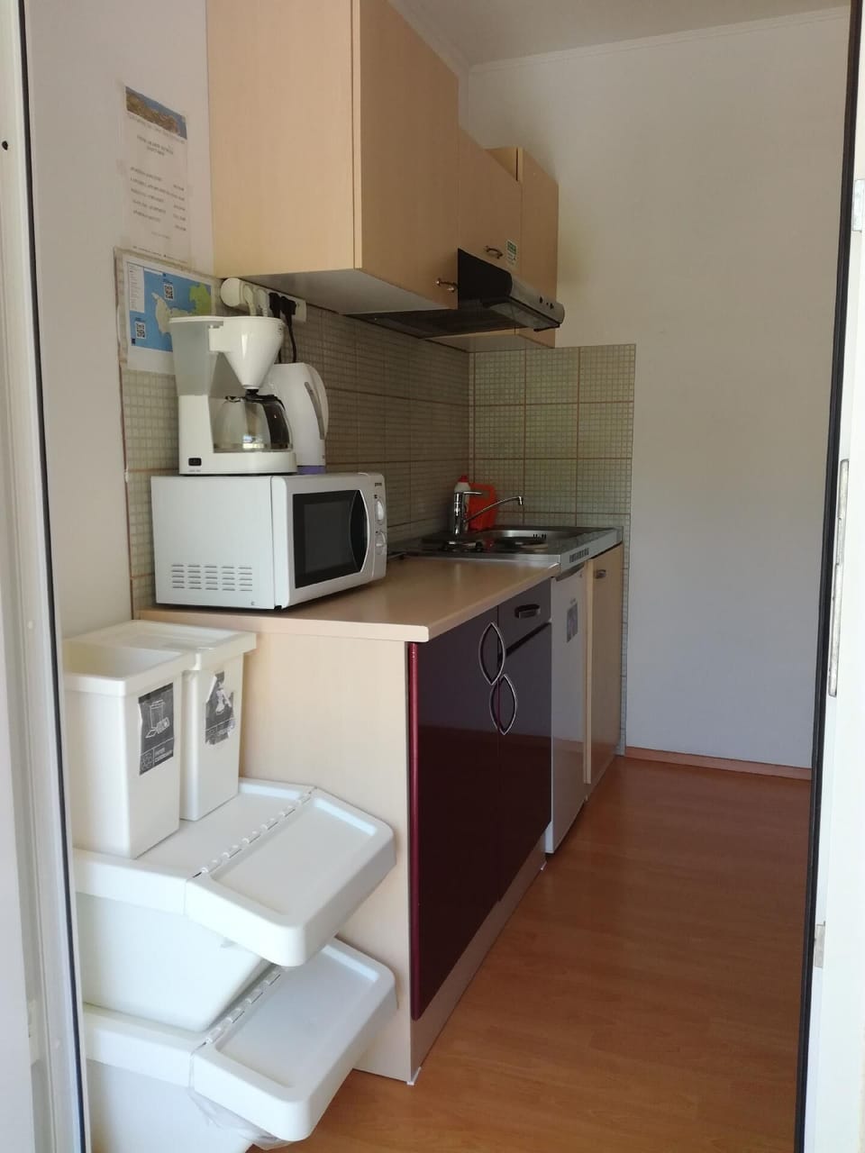Kitchen area. Kitchenette
