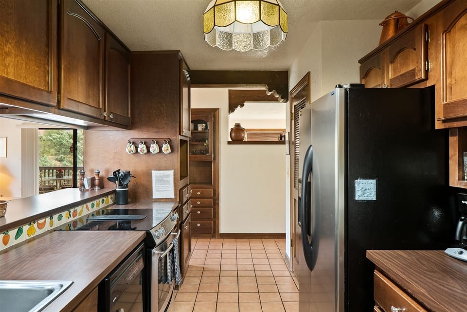 And features modern stainless steel appliances