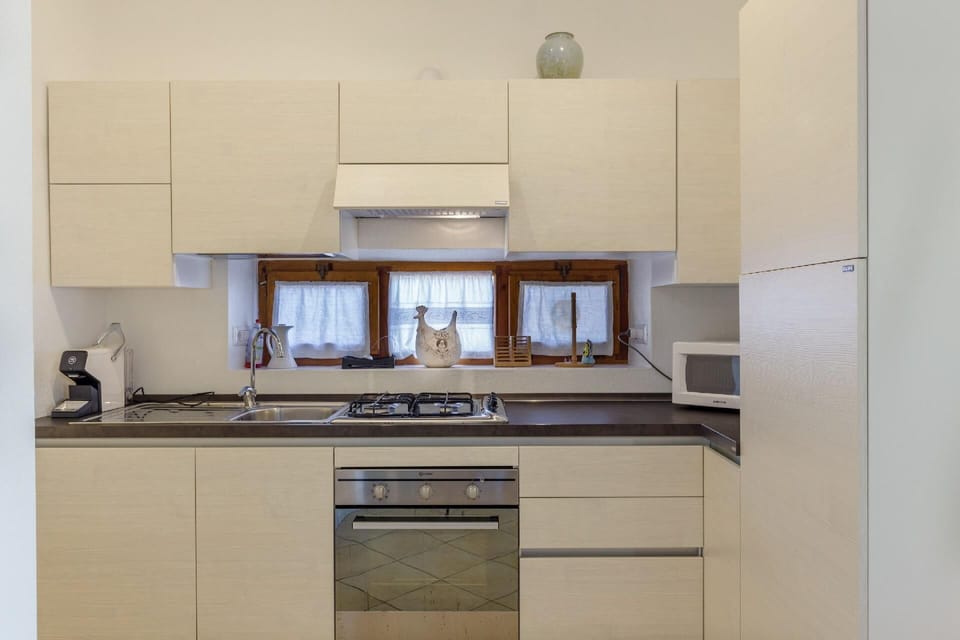 Kitchen area. kitchen