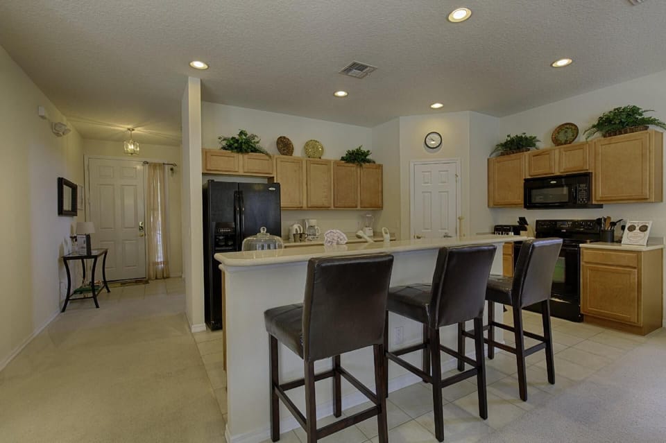 Fully Equipped Kitchen and Breakfast Bar