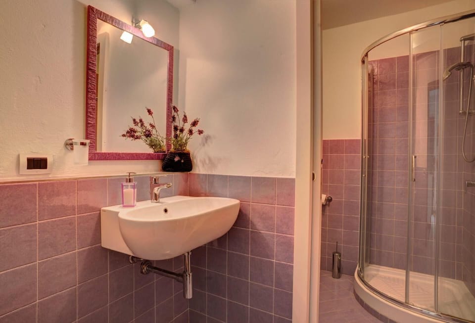Bath/Shower. bathroom on the ground floor
