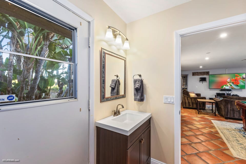 Family room 1/2 bath