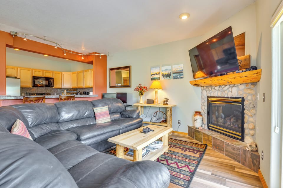 Living Room | Free WiFi | Smart TV