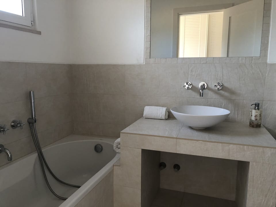 En-suite bathroom of bedroom #3