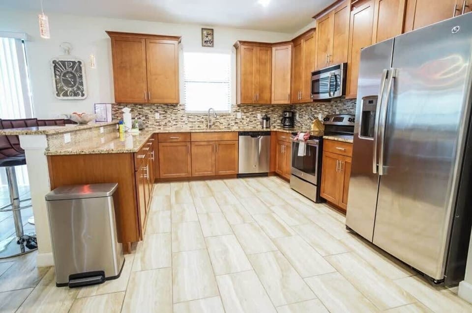 The kitchen has everything you need to prepare a home-cooked meal!