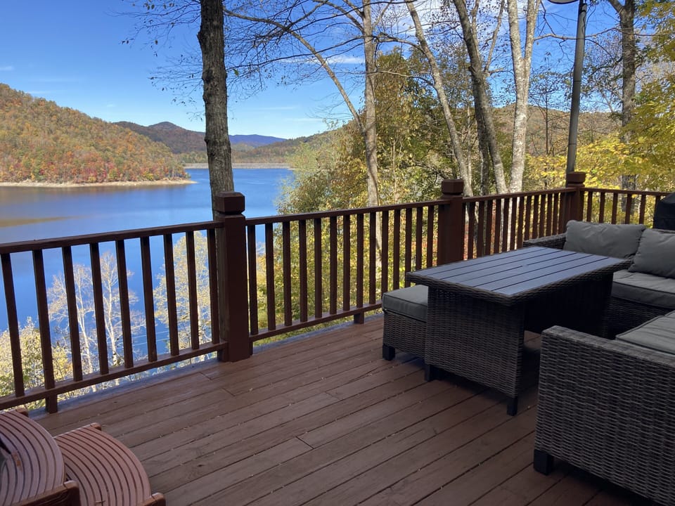 Enjoy year round beautiful views from 2 decks and most rooms at this log cabin!