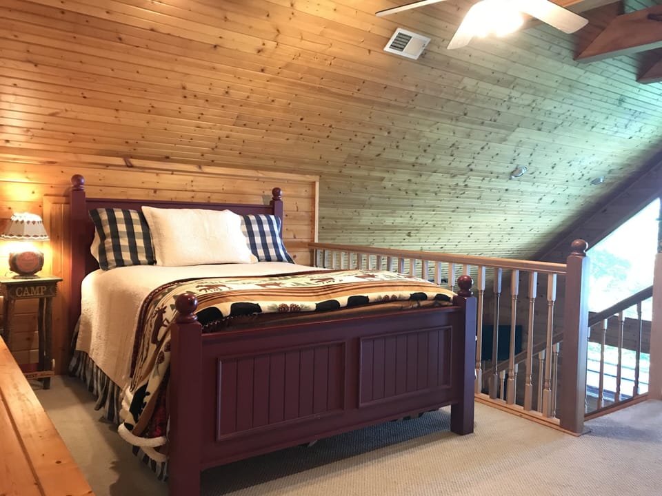 Queen loft cozy and waiting for you!