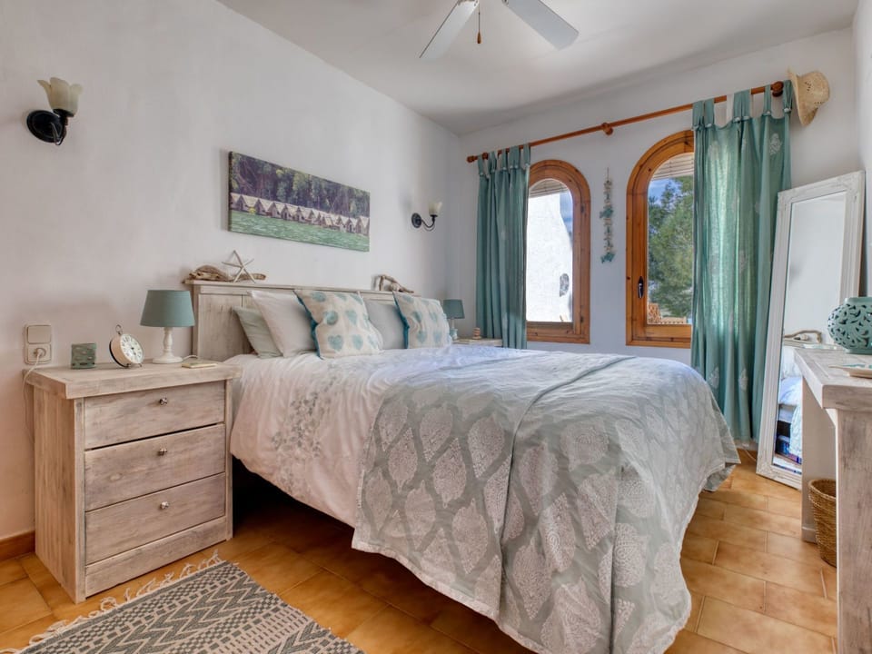 Bedroom, Furniture, Bed, Room, Property, Bed Sheet, Bedding, Bed Frame, Floor, Mattress