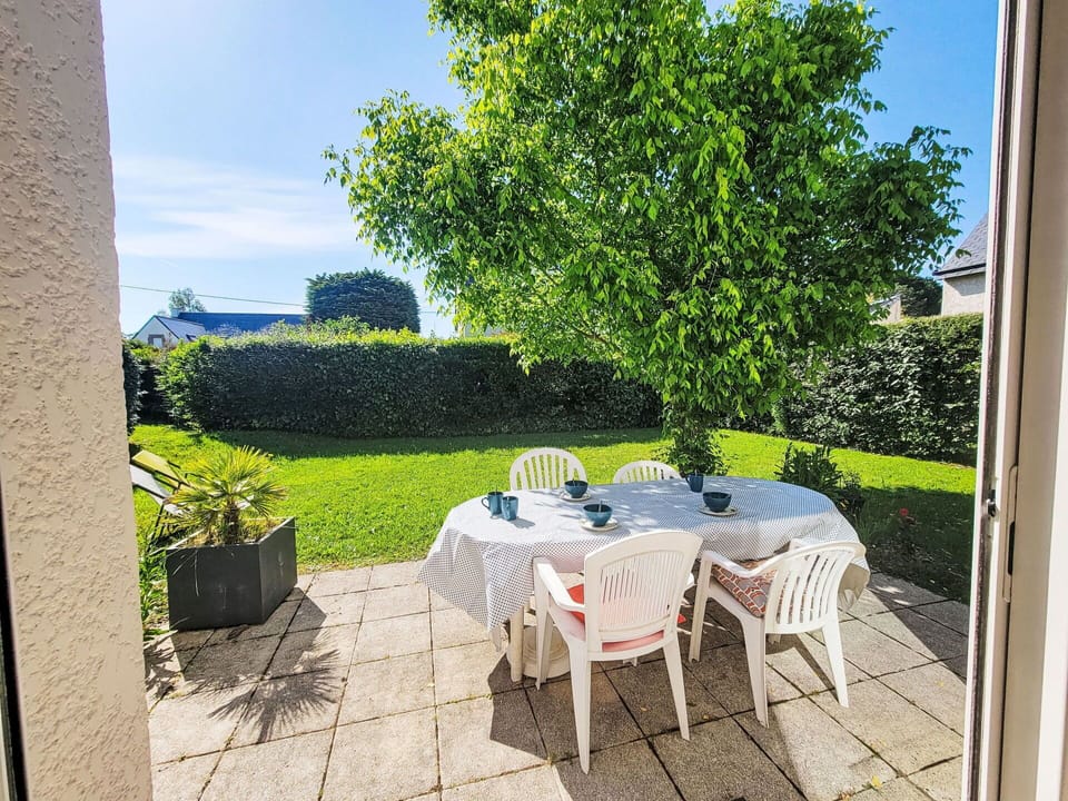 Table, Plant, Furniture, Sky, Chair, Tree, Outdoor Furniture, Outdoor Table, Interior Design, Grass