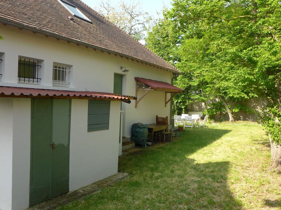 Plant, Building, Window, Tree, House, Land Lot, Cottage, Grass, Residential Area, Real Estate