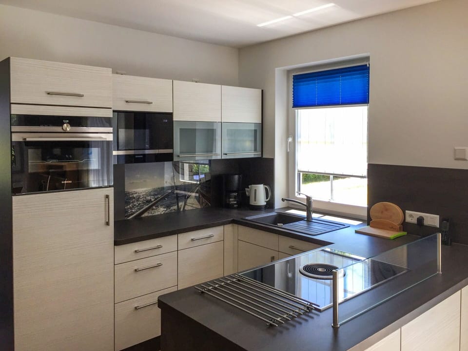 Countertop, Property, Cabinetry, Room, Kitchen, Furniture, Interior Design, Building, Major Appliance, Kitchen Stove