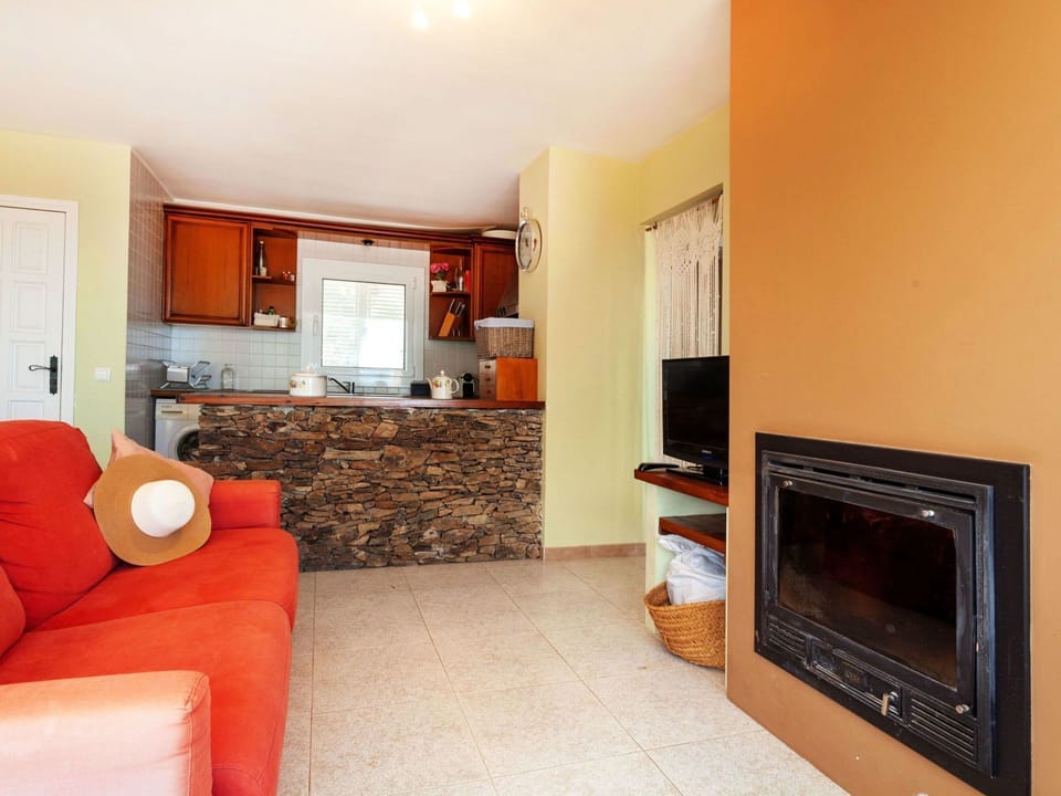Property, Room, Furniture, Building, Interior Design, Living Room, Floor, Fireplace, Hearth, House
