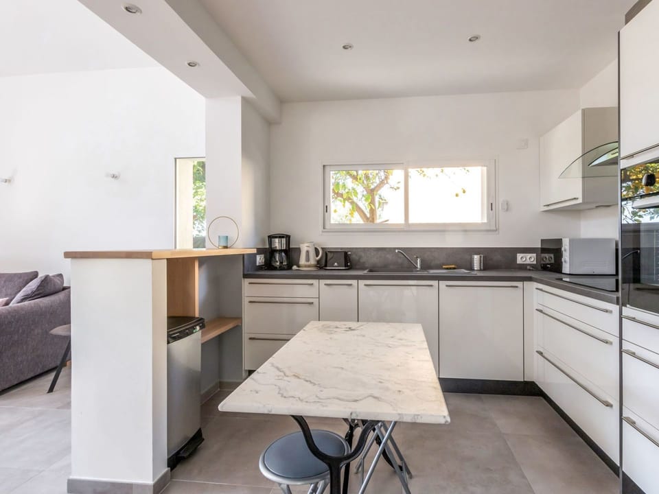Furniture, Room, Property, Countertop, Interior Design, Building, Kitchen, Ceiling, Cabinetry, Table