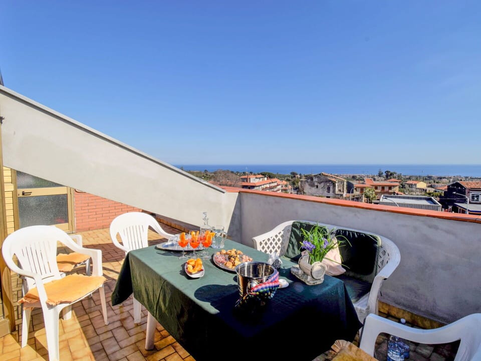 Property, Sky, Room, Real Estate, House, Apartment, Roof, Building, Vacation, Architecture