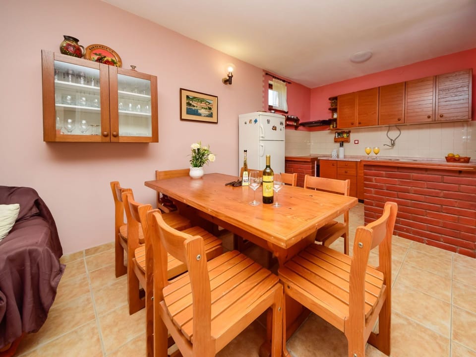 Room, Furniture, Property, Real Estate, Table, Building, Interior Design, Dining Room, House, Hardwood