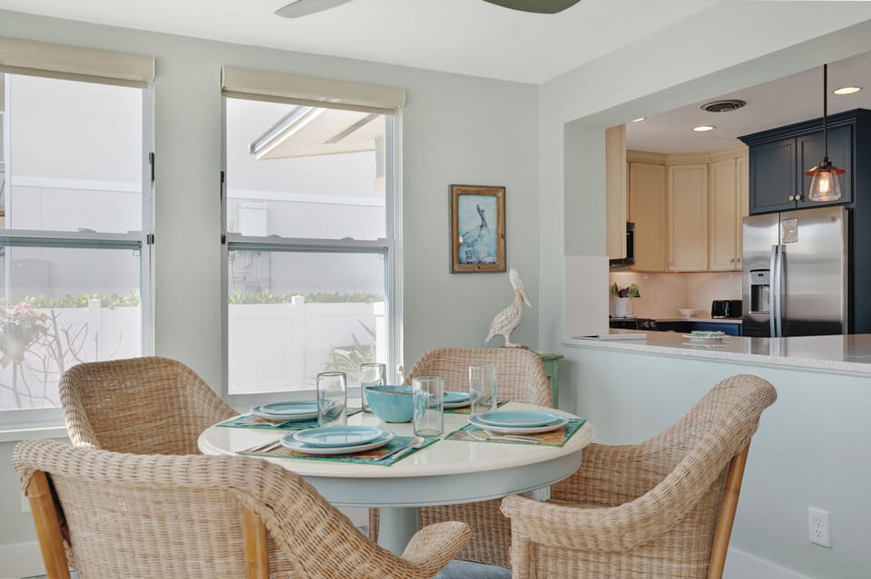 Informal dining area for 4