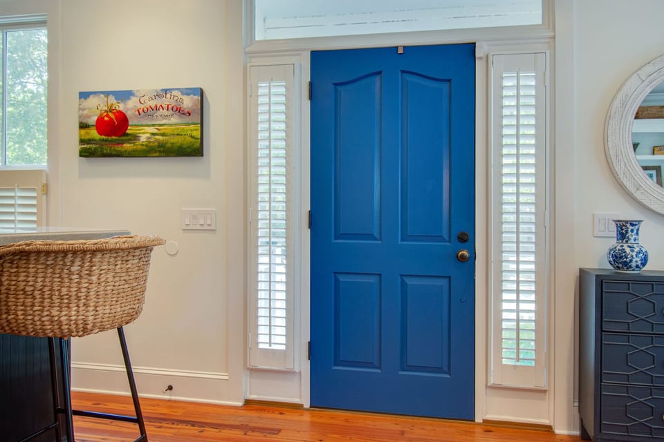 Bright and cheery entrance way
