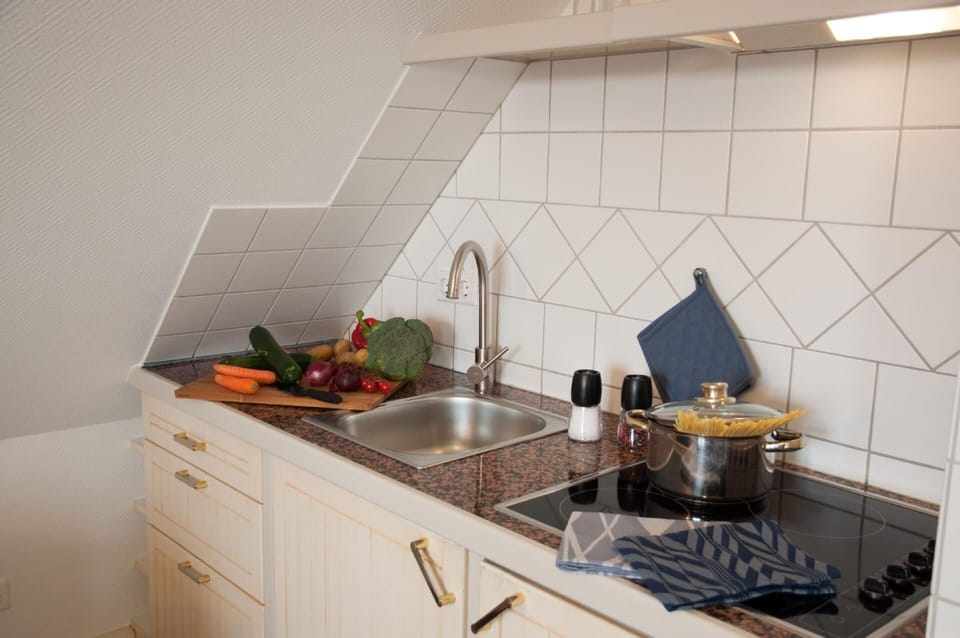 Kitchen area. kitchen