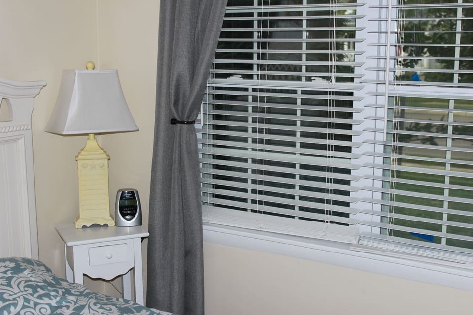 Double window - front cornr BR