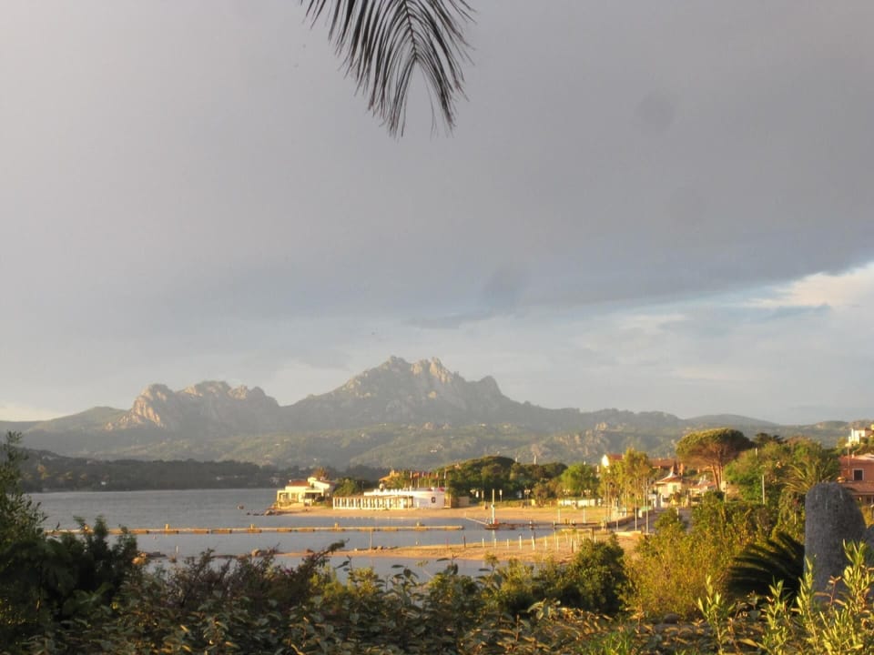 Area that directly surrounds the property. La Conia