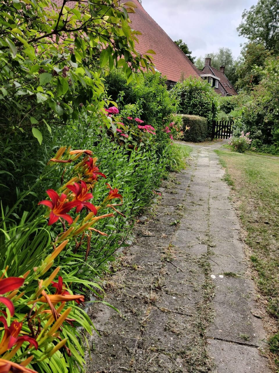 path to the apartment