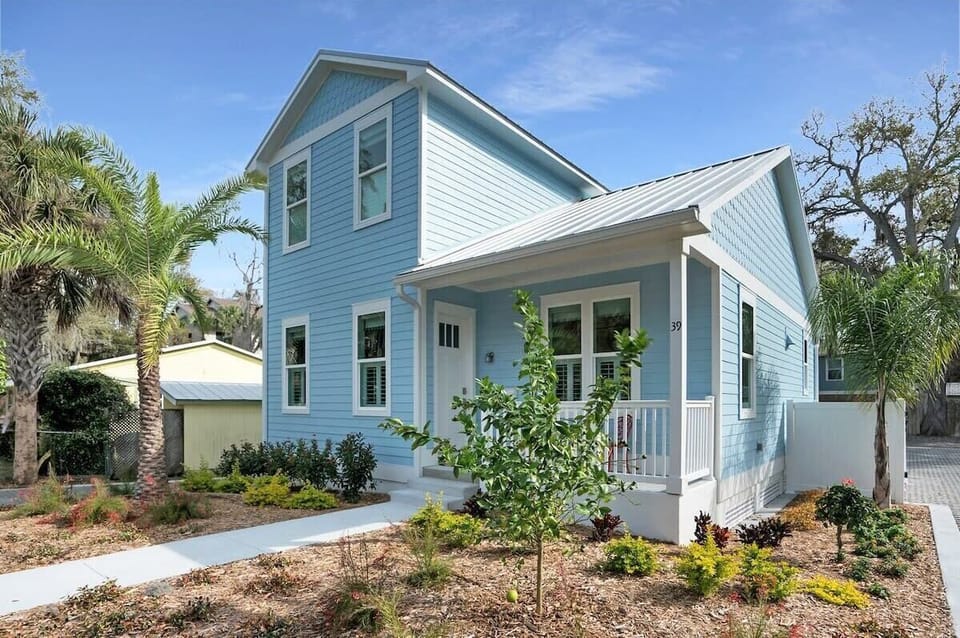 Blue House is located in the prime of downtown.
