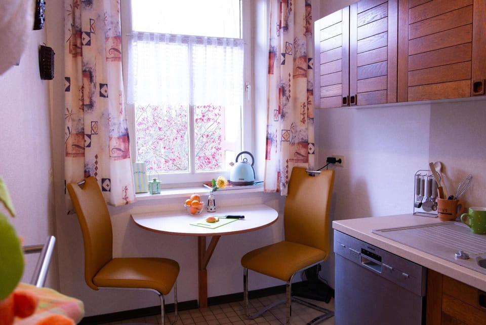 Kitchen area. Fully equiped kitchen with dining area