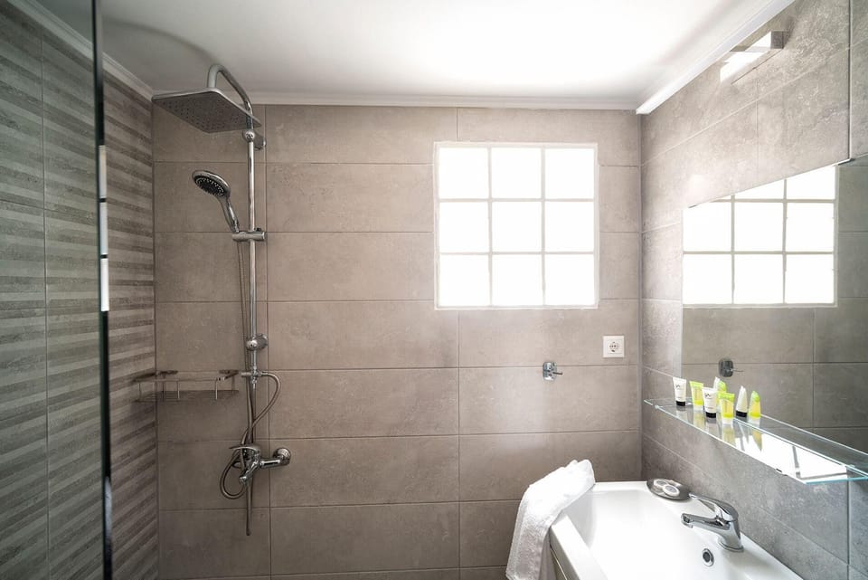 Bath/Shower