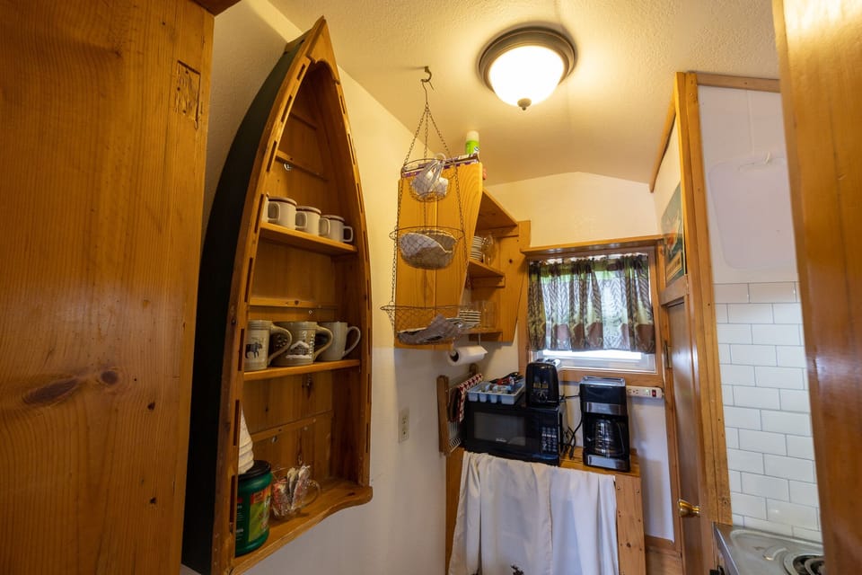 Cabin202_015_05-12-23