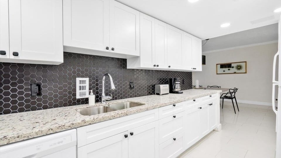 24-3801 S Ocean Dr #N 1A_021.jpg