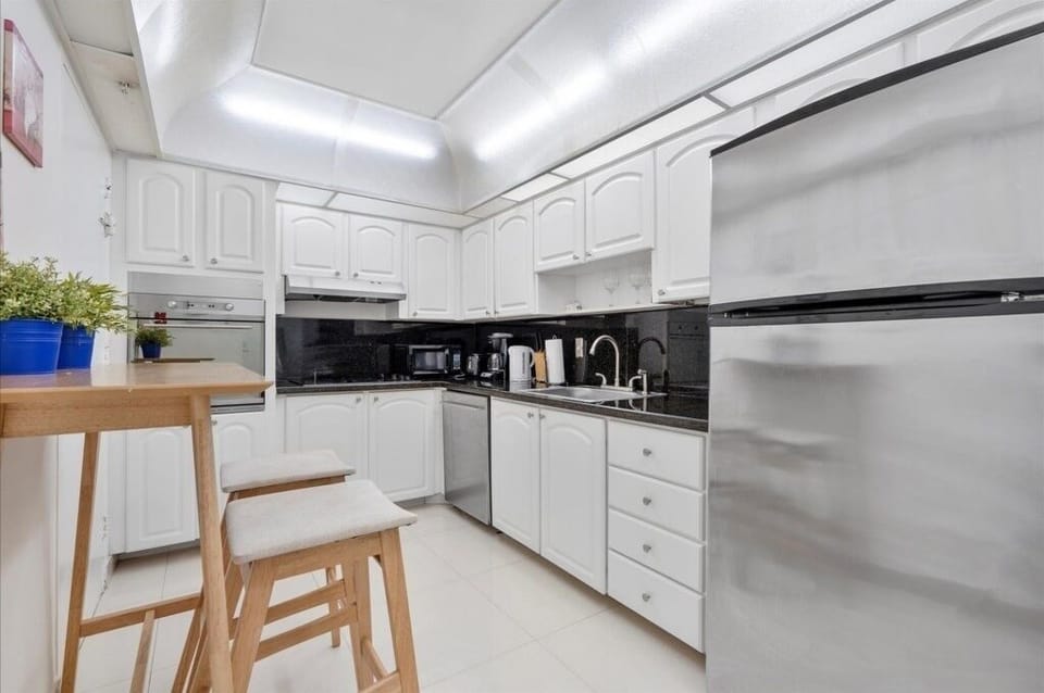 17-3801 S Ocean Dr 8X_16.jpg