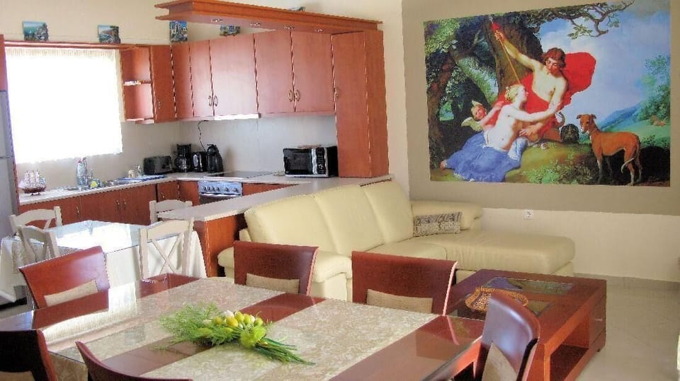 View of 1st floor (dining area/sofa/kitchen)