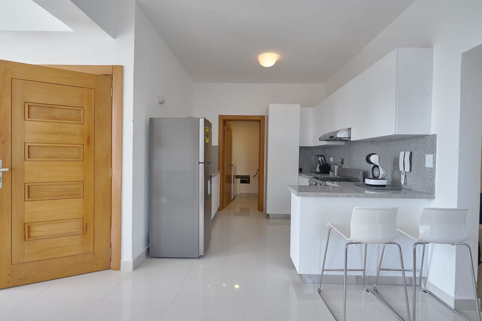Breakfast Bar and Fully Equipped Kitchen