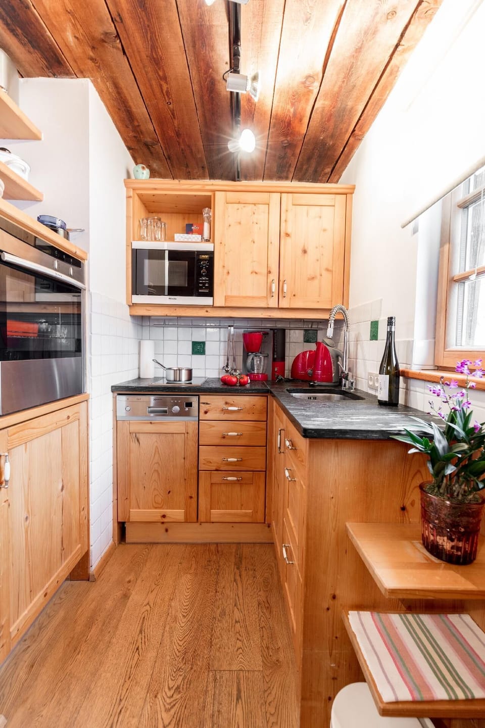 Kitchen area. Living kitchen