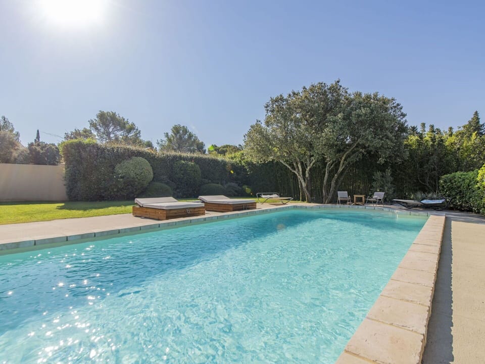 Water, Sky, Plant, Daytime, Property, Swimming Pool, Azure, Tree, Shade, Grass